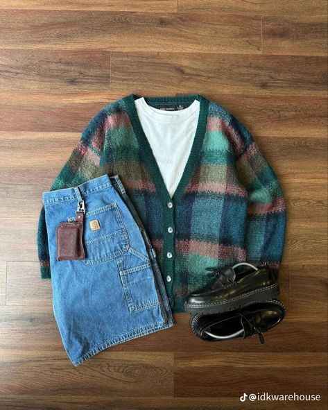 Vintage Shopping Outfit, Vintage Fall Outfits 90s, Mens Thrifted Outfits, Indie Fashion Aesthetic, Vintage Clothing Aesthetic, Masc Summer Outfits, Vintage Fall Outfits, Cardigan Outfit Men, Vintage Outfits Aesthetic