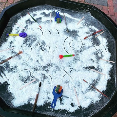 Wild For Learning EYFS on Instagram: “Making marks in flour using different tools. Endless opportunities for writing, creativity, imagination, speaking, exploring, fine motor…” Eyfs Mark Making Activities, Mark Making Area Eyfs, Outside Mark Making Area Eyfs, Mark Making Early Years Area, Mark Making Areas Early Years, Mark Making Early Years, Tuff Spot, Baby Play, Fine Motor