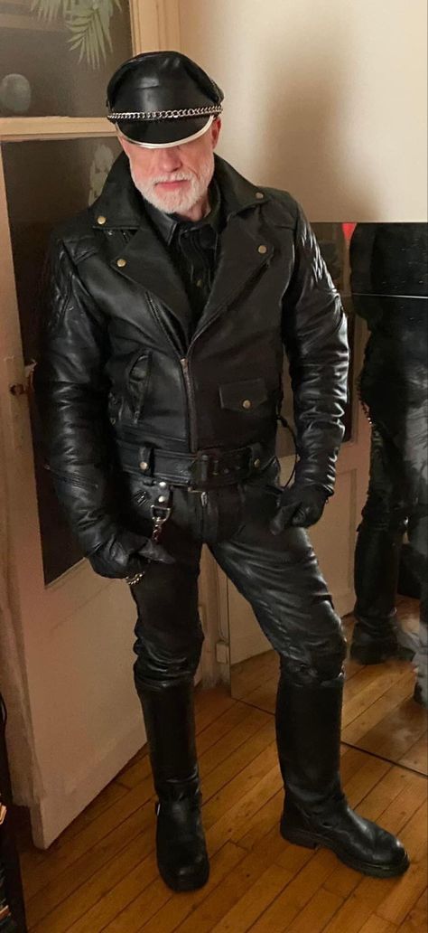 Scissor Sisters, Leather Fashion Men, Bear Love, Mens Leather Clothing, Mens Leather Pants, Masculine Men, Love Bear, Biker Leather, Men In Uniform