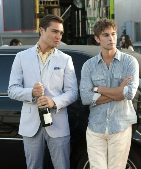 Ed Westwick and Chace Crawford portray the characters of Chuck Bass and Nate Archibald...... Nate Gossip Girl, Gossip Girl Nate, Chase Crawford, Estilo Gossip Girl, Stile Blair Waldorf, Gossip Girl Aesthetic, Nate Archibald, Chuck And Blair, Ed Westwick