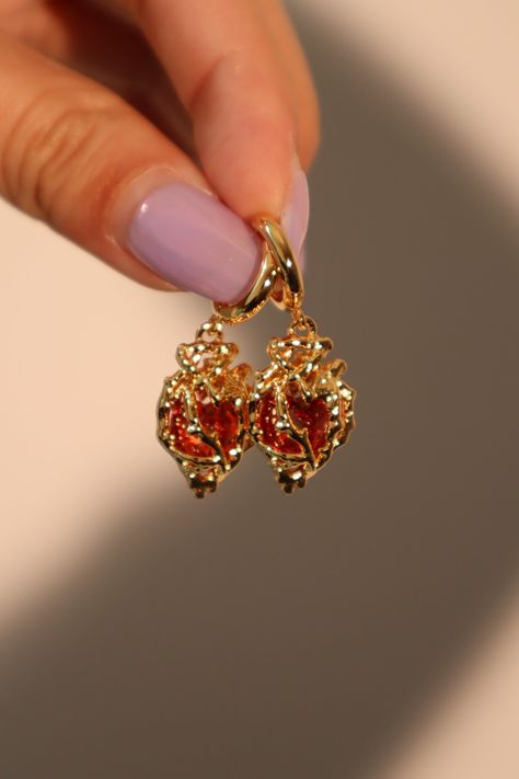 Red And Gold Wedding Jewelry, Red Crystal Earrings, Red And Gold Accessories, Gold Earrings Vintage, Cool Gold Earrings, Red And Gold Earrings, Earring Outfit Ideas, Gold And Red Jewelry, Prom Jewelry Gold