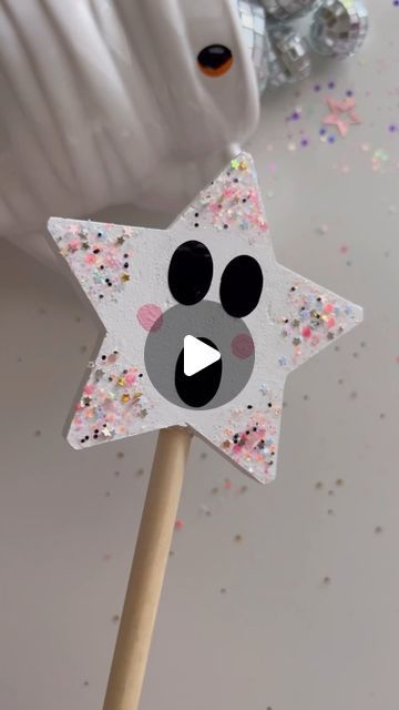 Jen Wade ✿ on Instagram: "Happy Saturday sweet friends! Sharing this adorable Ghoul wand DIY. Super cute and easy to make.  . Star wands are from @dollartree  . Tulle and star ribbon are from my small shop @jandmhappyco  . Follow for more cute inspo 👻 . . . . . #jenmagic #diyer #halloweendiy #ghostdiy #cutediy #diyer #dollartree #dollartreediy" Star Wand Diy, Wand Craft For Kids, Halloween Wands, Magic Wand Craft, Wand Diy, Ghost Diy, Star Wand, Diy Wand, Crafts Kids