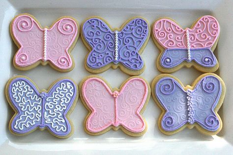 butterfly cookies Butterfly Cookies Decorated, Pink Candy Buffet, August Themes, Butterfly Cookies, Butterfly Kids, Royal Icing Decorations, Butterfly Cakes, Pretty Cookies, Butterfly Party