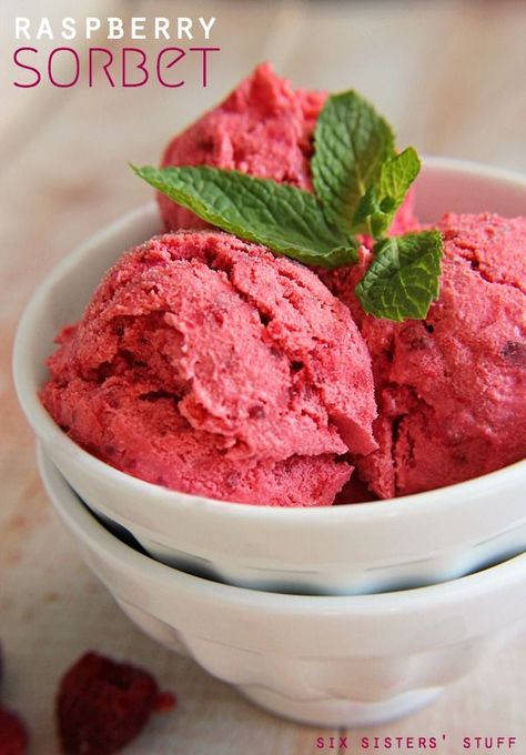 Raspberry Sorbet Recipe from SixSistersStuff.com | No ice cream maker needed and perfect for a warm summer day when you're craving a healthy, fresh treat! Raspberry Sorbet Recipe, Granitas, Six Sisters Stuff, Strawberry Sorbet, Vitamix Recipes, Cold Treats, Sorbet Recipes, Raspberry Sorbet, Raspberry Lemonade