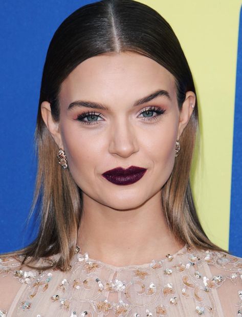 Nude skin and dark deep purple lipstick, Josephine Skriver makeup look Makeup Dark Lipstick, Brown Lipstick Makeup, Purple Lipstick Makeup, Purple Lips Makeup, Dark Brown Lipstick, Dark Purple Lips, Deep Purple Lipstick, Glowy Skin Makeup, Dark Purple Lipstick