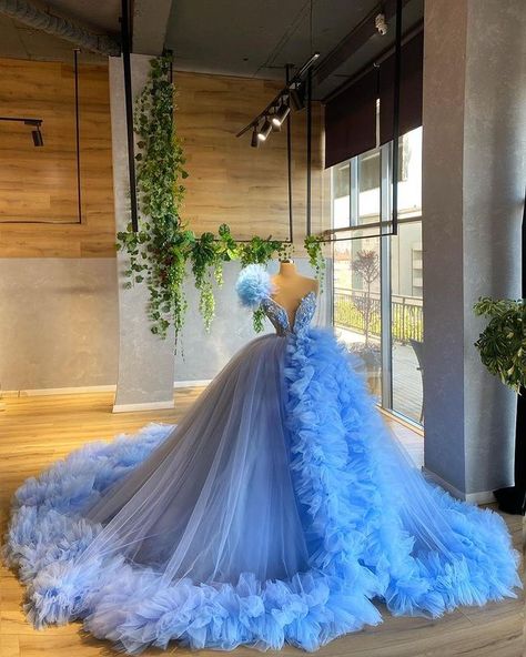 Blue Wedding Ball Gown, Maternity Photo Dress, Ball Gown Prom Dresses, Gown Prom Dresses, Blue Feathers, Pretty Quinceanera Dresses, Ceremony Dresses, Tulle Ball Gown, Ball Gowns Evening