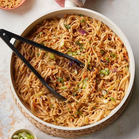 20-Minute Peanut Chicken Pad Thai — Taste of Home Thai Chicken Recipes, Thai Peanut Chicken, Chicken Pad Thai, Asian Meals, Pad Thai Recipe, Peanut Chicken, Cooking Chicken To Shred, Food Contest, Asian Noodles