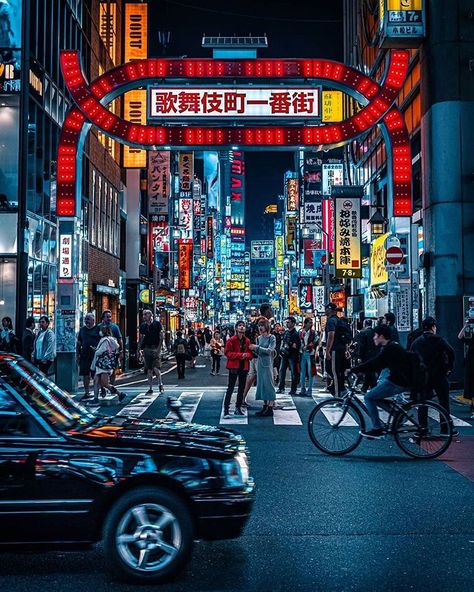 While exploring Shinjuku, every street and every view will amaze you. Whether you are searching for bars, clubs, or something else, Shinjuku has it! Places In Tokyo, Shinjuku Tokyo, Japan Aesthetic, Night Aesthetic, Something Else, At Night, Cityscape, The Good Place, Times Square