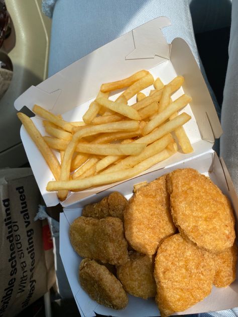 Mcdonalds Food, True Food, Salty Foods, Food Babe, Delicacy Food, Yummy Comfort Food, Food Recepie, Chicken Nuggets, Food Snapchat