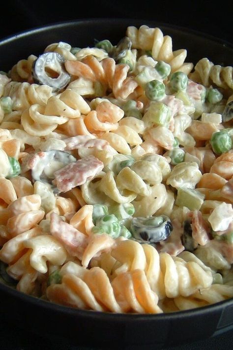 Italian Confetti Pasta Salad | "This recipe is so easy to make, and always such a hit! It is great for backyard barbecues. For best results, chill overnight." #saladrecipes #salads #saladideas #pasta #pastasaladrecipes #pastasalads Crockpot Pasta Recipes, Salad Dressing Recipes Healthy, Pasta Salad Dressing, Food Wishes, Zucchini Bread Recipes, Italian Dinner, Homemade Salad Dressing, Macaroni Salad, Salad Dressing Recipes