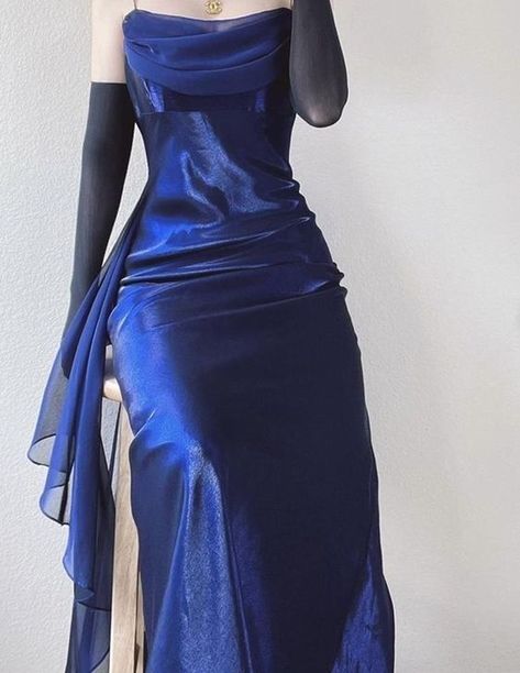 Simple Prom Dress Long, Mode Editorials, Blue Prom Dress, Prom Dress Inspiration, Pretty Prom Dresses, Fairytale Dress, Prom Outfits, Glam Dresses, Fancy Outfits