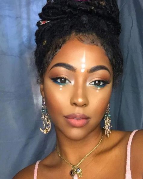 18 Coachella Makeup Ideas That You'll Be Obsessed With - Society19 Coachella Makeup Ideas, Coachella Make-up, African Face Paint, African Makeup, Hippie Makeup, Coachella Makeup, Fantasy Make-up, Boho Makeup, Doing Makeup