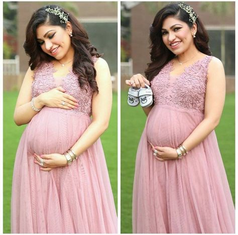 Indian Maternity Wear, Maternity Shoot Dresses, Maternity Gown Photography, Tulsi Kumar, Indian Maternity, Weekly Pregnancy, Maternity Shots, Maternity Dresses Photography, Maternity Photography Poses Outdoors