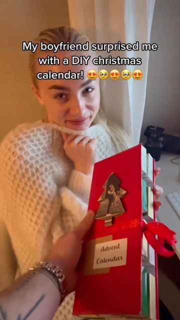 FASHION | BANTER | BEAUTY 💖 on Instagram: "Omg I want this! How cute!!!🥹🎄🥰 Cc: @theresesorenes ✨ #relationshipquotes #relationshipgoals #relationshipmemes #relationshipadvice #christmascountdown #adventcalendar #adventcalender #diyadventcalendar #diyadventskalender #diycalendar #cuterelationships #cutegifts #giftsforher #giftsforhim #xmasgifts #xmasdecor #xmastime #xmasdecorations #xmasparty #moodboards" Boyfriend Advent Calendar Gift Ideas, Diy Advent Calendar For Boyfriend, Advent Calendar Ideas Diy Boyfriend, Advent Calendar Boyfriend, Advent Calendar For Boyfriend, Love Advent Calendar, Homemade Advent Calendars, Surprise Boyfriend, Advent Calendar Gifts