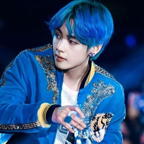 Taehyung Blue, Animated Love Images, Blue Outfit, V Taehyung, Love Images, Bts V, Kim Taehyung, Prince, Blue