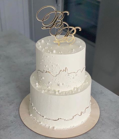 Engagement Anniversary Cake, Diamond Anniversary Cake, Diamond Wedding Cakes, Wedding Cake Toppers Letters, Wreath Mirror, 50th Wedding Anniversary Cakes, Cake Lettering, Fancy Cupcakes, Classic Wedding Cake