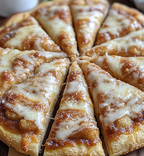 Cinnamon-Sugar Pizza Made with Crescent Rolls Godfathers Dessert Pizza Recipe, Pizza Crescent Roll Recipes, Cinnamon Pizza, Pizza Dough Cinnamon Rolls, Easy Dessert Pizza, Lemonade Pie Recipe, Homemade Crescent Rolls, Dessert Pizza Recipes, Cinnamon Desserts