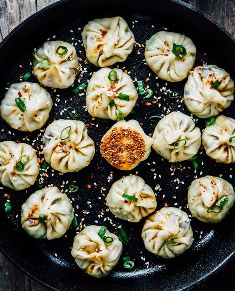 Homemade Vegan Dumplings - by Madeline Lu - @lumadeline Korean Food Recipes, Vegan Dumplings, Homemade Dumplings, Makanan Diet, God Mat, Deilig Mat, Vegan Foods, Dim Sum, Vegan Eating