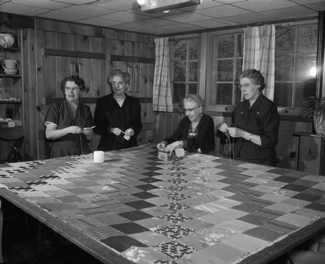 Women Working on a Patchwork Quilt | Photograph | Wisconsin Historical Society Old Maids Puzzle Quilt Pattern, Snowflake Quilts, Old Maids Puzzle Quilt, Quilts From The 1800's, Quilt History, Antique Quilt Patterns Civil Wars, Women Sewing, Quilt Pictures, History Of Quilting