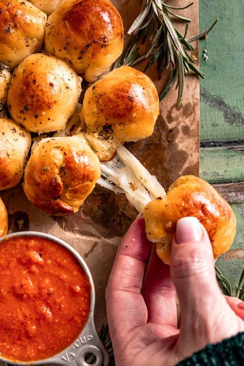 A festive, simple, and fun 20-minute appetizer! This Pull-Apart Cheesy Christmas Tree Bread features fresh-baked bread balls stuffed with melted cheese and topped with creamy garlic butter and parmesan cheese. Perfect for any gathering this holiday season! Cheesy Christmas Tree Bread, Bread Balls, Tree Bread, Christmas Tree Bread, Pull Apart Garlic Bread, Diy Hot Cocoa, Mozzarella Cheese Sticks, Garlic Cheese Bread, Garlic Cheese