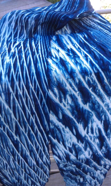 Shibori Tutorial, Arashi Shibori, Shibori Designs, Textile Dyeing, Shibori Fabric, Shibori Silk, Indigo Shibori, Japanese Textiles, Indigo Dye