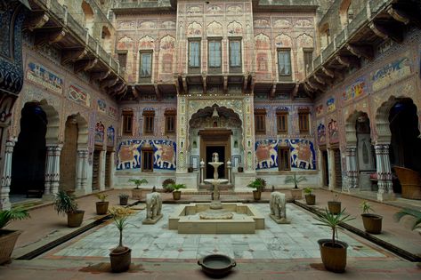 Shekhawati Haveli, Bengali Architecture, Haveli India, Rajput Architecture, Traditional House Interior, Hindu Architecture, Nice Architecture, Jaipur City, Bengali Art