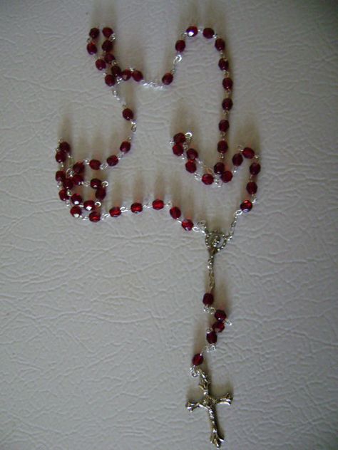 Red Rosary Necklace, Red Cross Necklace, Red Rosary, Vintage Rosary, Beaded Rosary, Marvel Tattoos, Prom Dress Inspiration, Dress Inspiration, Fashion Baby