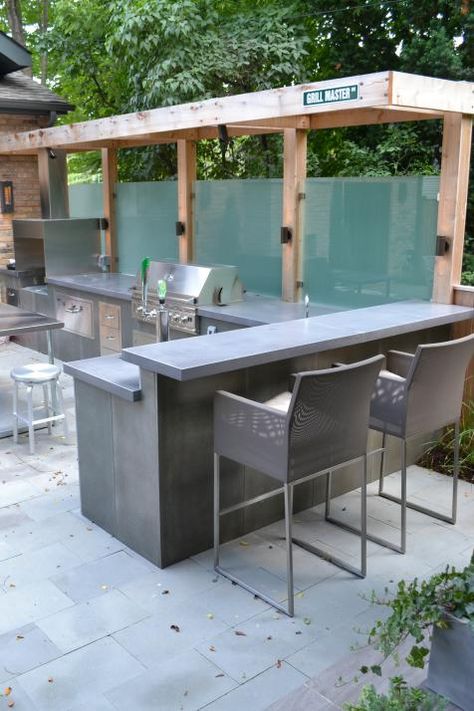 Rustic Outdoor Kitchens, Diy Kitchens, Terrasse Design, Backyard Sanctuary, Outdoor Kitchen Countertops, Bar Exterior, Outdoor Kitchen Decor, Outdoor Kitchen Bars, Backyard Bar