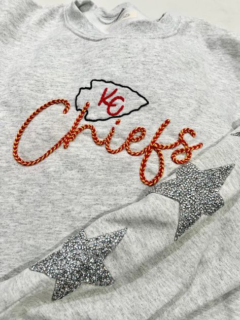 SewCuteiDye - Etsy Hand Embroidered Christmas Shirt, Chenille Embroidery Sweatshirt Diy, Embroidered Sports Sweatshirt, Hand Embroidery Designs Sweatshirt, Embroidery Christmas Sweatshirt, Hand Embroidery Sweatshirt, Sweatshirt Embroidery Ideas, Chiefs Embroidery, Football Embroidery