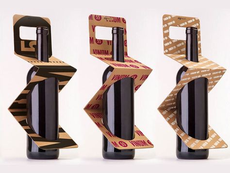 ZigPack, el packaging premiado de Xavier Bernis Diaz Wine Bottle Packaging, Wine Bottle Carrier, Wine Bottle Design, Alcohol Packaging, Wine Gift Baskets, Beer Packaging, Beer Design, Bottle Carrier, Box Packaging Design