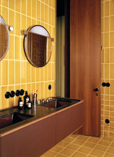 Yellow Tile Bathroom, Vintage Tegel, Mid Century Bathroom, Retro Bathrooms, Small Toilet, Ad Magazine, Yellow Bathrooms, Bathroom Renos, Bathroom Colors