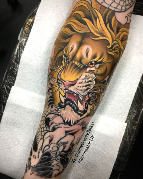 Neo Traditional Lion Tattoo, Lion Tattoo Half Sleeve, Japanese Lion Tattoo, Japanese Lion, Traditional Lion Tattoo, Traditional Tattoo Animals, Lion Sleeve, Colour Tattoos, Lion Art Tattoo