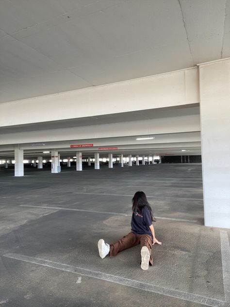 Girl sitting on parking garage floor. Picture idea. parking garage picture idea, parking lot picture idea, pic idea, casual outfit idea, streetwear outfit, grunge outfit, shoe fit, pic ideas, aesthetic, public, picture, simple, popular, trend, trending Fit Pic Ideas, Parking Garage Pics, Garage Pics, Parking Lot Architecture, Garage Pictures, Casual Outfit Idea, Outfit Grunge, Grunge Outfit, Foto Tips