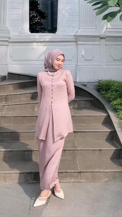 Model Dress Kebaya, Kondangan Outfit, Braidsmaid Dresses, Kebaya Modern Dress, Tutorial Hijab Pashmina, Hijab Wedding, Simple Bridesmaid Dresses, Tutorial Hijab, Muslim Outfits Casual