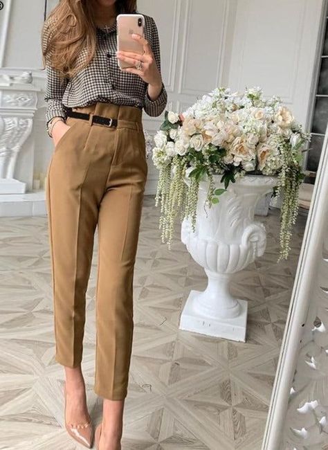 97d0145823aeb8ed80617be62e08bdccdesc51299923ri Formal Trousers Women, Formal Pants Women, High Waisted Pants Outfit, Peg Pants, Formal Pants, Pants Vintage, Pants Outfits, Pencil Pants, Professional Outfits