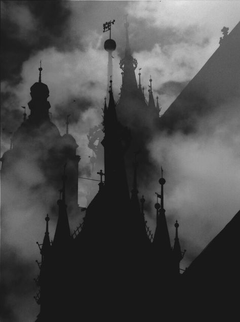 G When Night Comes, Dark Castle, Fotografi Urban, Slytherin Aesthetic, 다크 판타지, Gothic Aesthetic, Ordinary People, Bloodborne, Arte Obscura