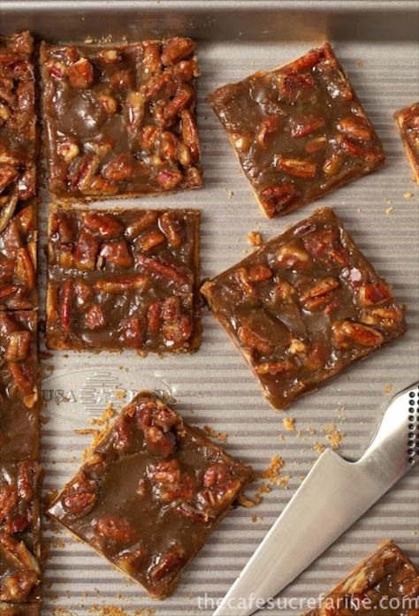 Southern Praline Bars - a super easy, super quick (but incredibly delicious) recipe that would make anyone (Southern or not!) smile and smack their lips! Praline Bars, Southern Praline, Pecan Bars, Pecan Pralines, Yummy Sweets, Candy Recipes, Dessert Bars, Bars Recipes, Graham Crackers