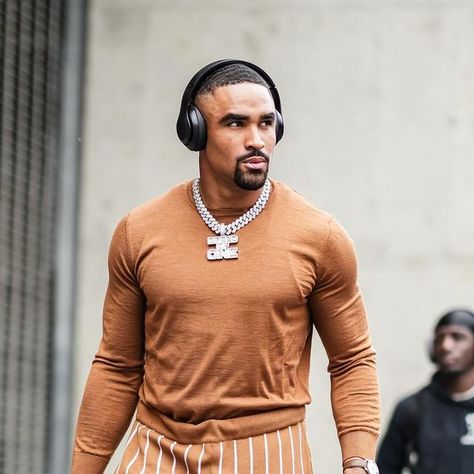 Jalen Hirts, Jalen Hurts Outfits, Nfl Wag, Jalen Hurts Eagles, Nfl Game Day Outfit, Nfl Wife, Wag Aesthetic, Aj Brown, Nfl Wives