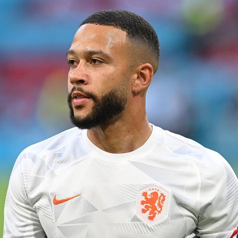 Ramos Haircut, Soccer Players Haircuts, Ronald Koeman, Gents Hair Style, Memphis Depay, Black Men Beards, Soccer Boyfriend, Black Men Hairstyles, Join The Club