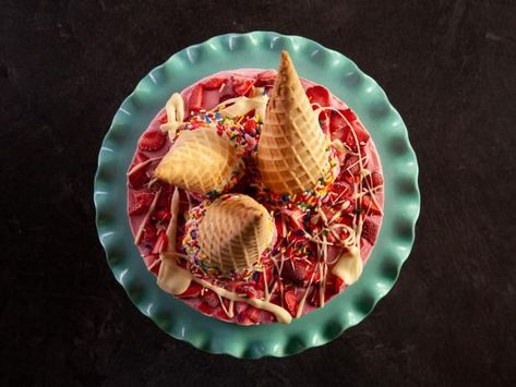 Waffle Cone Ice Cream Pie Recipe **Pioneer Woman.  Fun for the girls! Pioneer Woman Waffle Cone Ice Cream Pie, Waffle Cone Ice Cream Pie, Waffle Cone Ice Cream, Ice Cream Pie Recipe, Cone Ice Cream, Ice Cream Pie, Kids Baking, Cream Pie Recipes, Waffle Cone