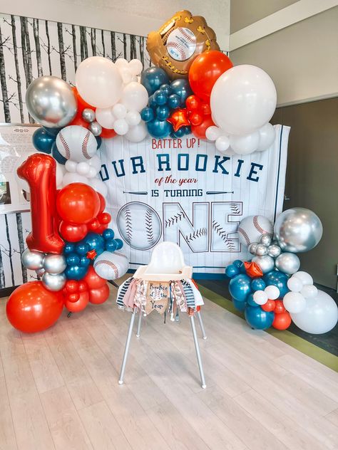 Rookie Year First Birthday Backdrop, Rookie Of The Year First Birthday Balloon Arch, Baseball Theme First Birthday Party, Rookie Of The Year First Birthday Decor, 1st Birthday Baseball Theme, Baseball 1st Birthday Party, Baseball Balloons, Baseball Birthday Party Decorations, Baseball Theme Birthday Party