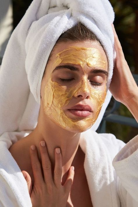 Clear Skin Routine, Gold Face Mask, Homemade Facial Mask, Pele Natural, Homemade Facials, Face Mask Recipe, Diy Facial, Gold Mask, Mascara Facial