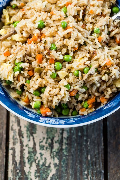 No Wok, No Problem: Rice Cooker Fried Rice Rice Cooker Fried Rice, Electric Rice Cooker, Honey Sesame Chicken, Rice Cooker Recipes, Recipe Books, How To Cook Rice, Hamilton Beach, Vegetable Sides, How To Cook Eggs