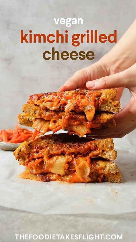 Kimchi Grilled Cheese, Vegan Kimchi Recipe, Diy Sandwich, Grill Sandwich, Vegan Kimchi, Plantbased Recipes, Sandwich Bar, Vegan Grilling, Grilled Cheese Sandwiches