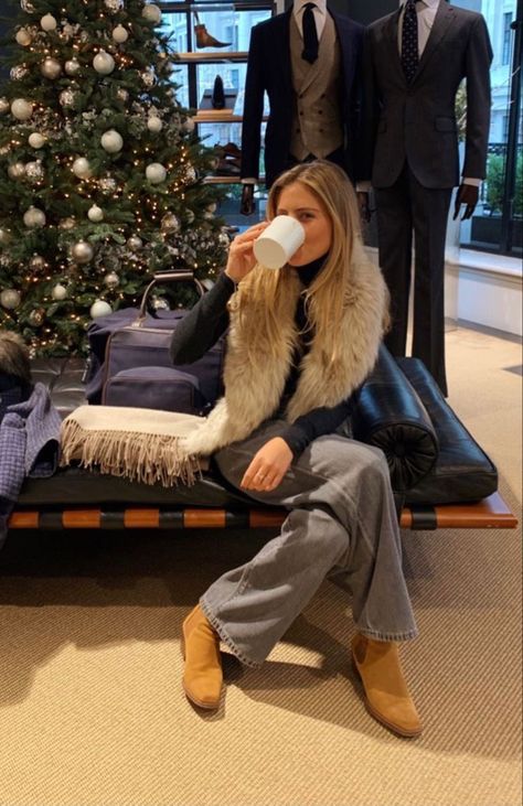 Aspen Ski, Cozy Lodge, Ski Outfit, Burberry Scarf, A Love Story, Winter Girls, Moon Boots, Apres Ski, Santa Baby