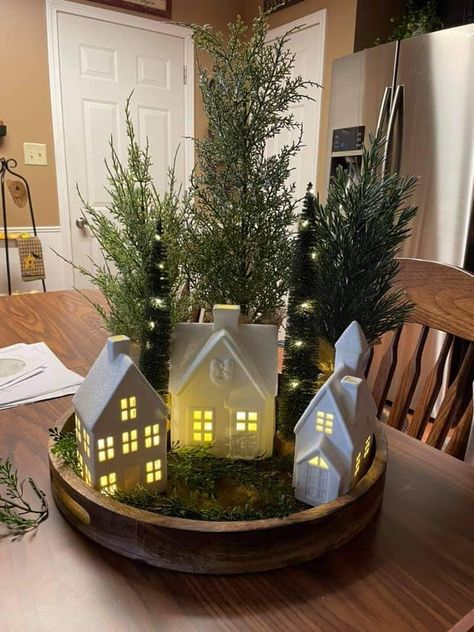 Boho Farmhouse Fall Decor, Non Christmas Winter Decor, Christmas Decor 2022, Christmas Decor Inspiration, Country Christmas Decorations, Christmas Interiors, Minimalist Chic, Miniature Houses, Christmas Decorations Rustic