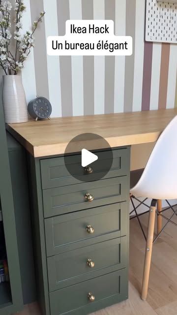 Hellø Blogzine on Instagram: "Il ne faut pas grand chose pour transformer un bureau 👇🏻Il a suffit de quelques planches, un peu de peinture et des nouvelles poignées à @homewithhay pour relooker ce bureau @ikeafrance On adore le résultat 👌🏻 © Crédit video 🎥 @homewithhay  . . . #ikeahack #avantapresdeco #ikeahome #ikeadiy #ikeahackers" Ikea Desk Nook, Ikea Alex Drawers Makeover, Ikea Hack Bureau, Bureau Ikea Hack, Ikea Desk Makeover, Small Study Room Ideas, Built In Double Desk, Bureau Aesthetic, Diy Ikea Desk