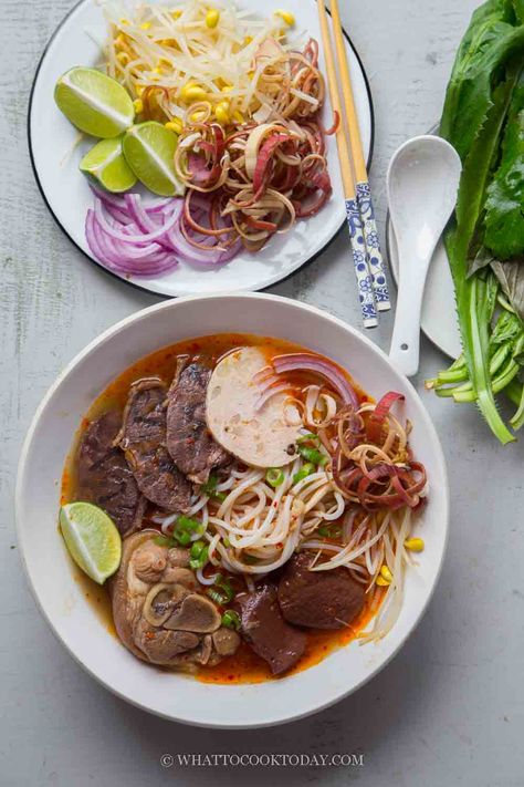 Bun Bo Hue Recipe, Instant Pot Asian Recipes, Pork Noodle Soup, Bun Bo Hue, Ground Beef And Cabbage, Pork Hock, Beef And Pork, Homemade Chinese Food, Pork Noodles