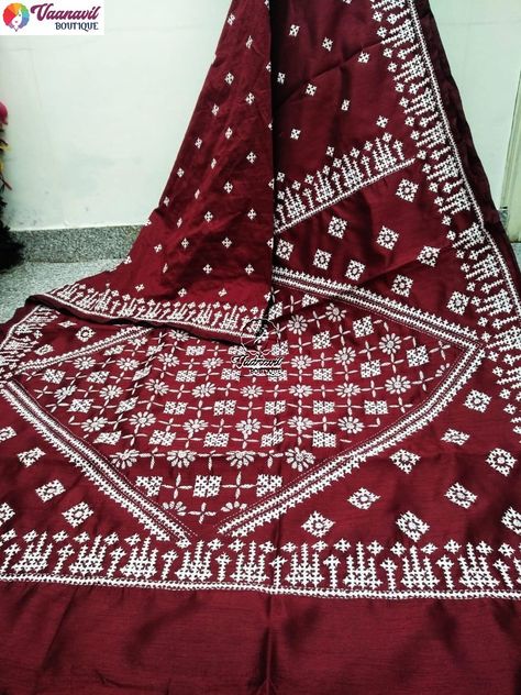 Kutch Work Saree, Tussar Saree, Gingham Embroidery, Blackwork Cross Stitch, Kutch Work Designs, Hand Work Design, Diy Fabric Jewellery, Fabric Painting On Clothes, Kutch Work