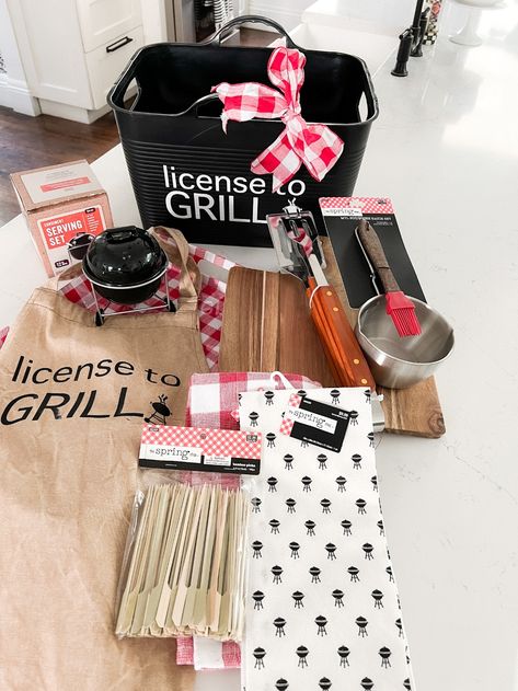 Grill Themed Gift Basket, Grilling Gift Basket Ideas, Grill Gift Basket Ideas, Bbq Gift Basket Ideas, Grill Gift Basket, Golf Tournament Fundraiser, Bbq Gift Basket, Church Gifts Ideas, Personalized Basket